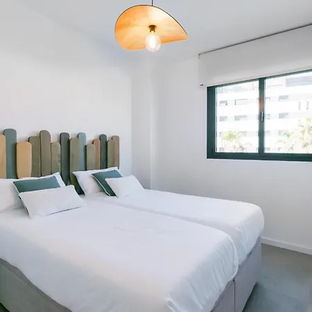 شقة 2 Bedroom Lovely In توريمولينوس