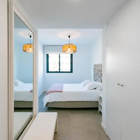 شقة 2 Bedroom Lovely In توريمولينوس